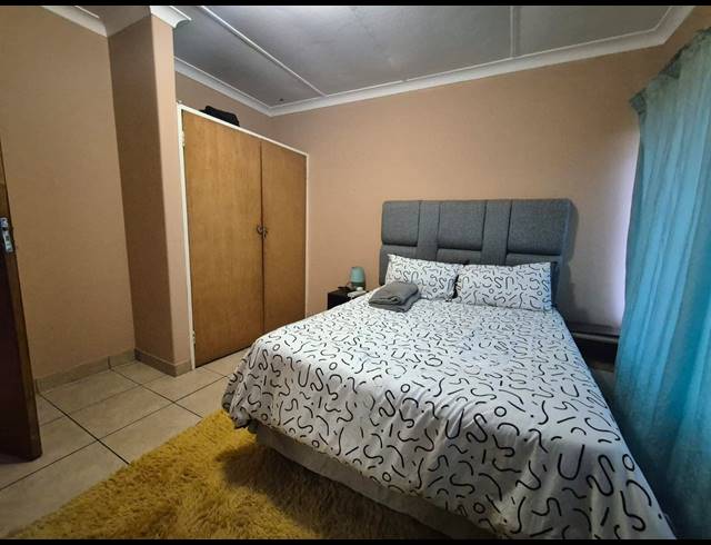 2 BEDROOM FLAT FOR SALE IN THREE RIVERS